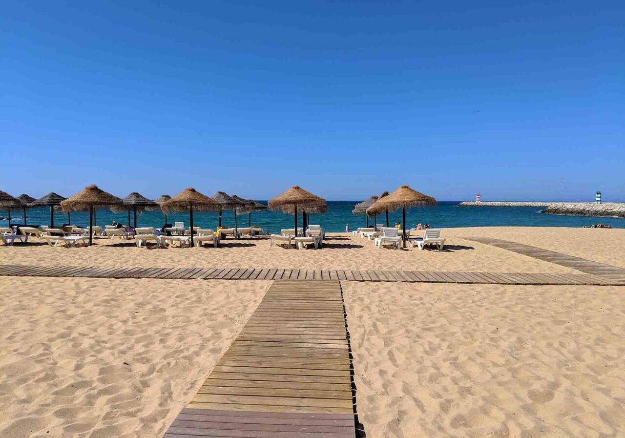 Apartamento Frente Ao Mar Com Piscina De Agua Salgada Quarteira Eksteriør bilde