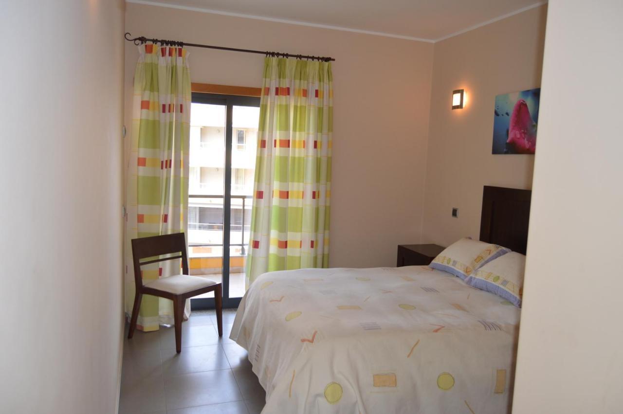 Apartamento Frente Ao Mar Com Piscina De Agua Salgada Quarteira Eksteriør bilde