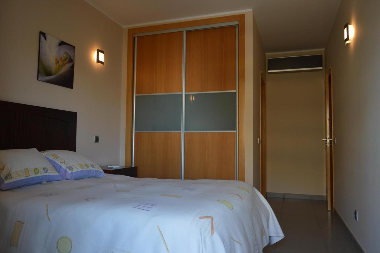 Apartamento Frente Ao Mar Com Piscina De Agua Salgada Quarteira Eksteriør bilde