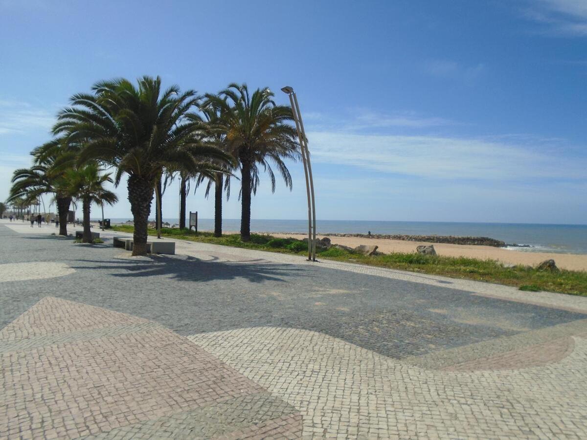 Apartamento Frente Ao Mar Com Piscina De Agua Salgada Quarteira Eksteriør bilde