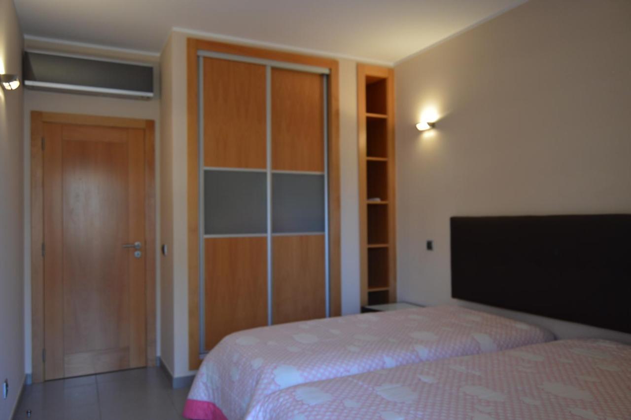 Apartamento Frente Ao Mar Com Piscina De Agua Salgada Quarteira Eksteriør bilde