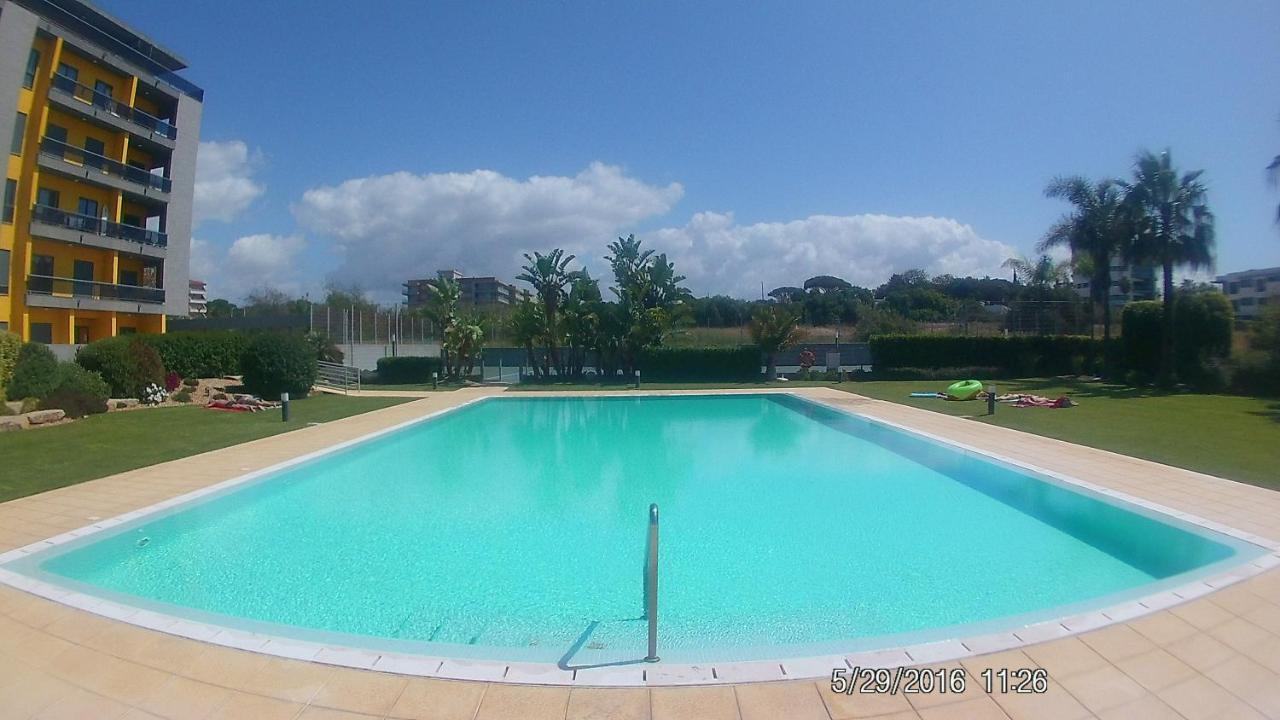 Apartamento Frente Ao Mar Com Piscina De Agua Salgada Quarteira Eksteriør bilde